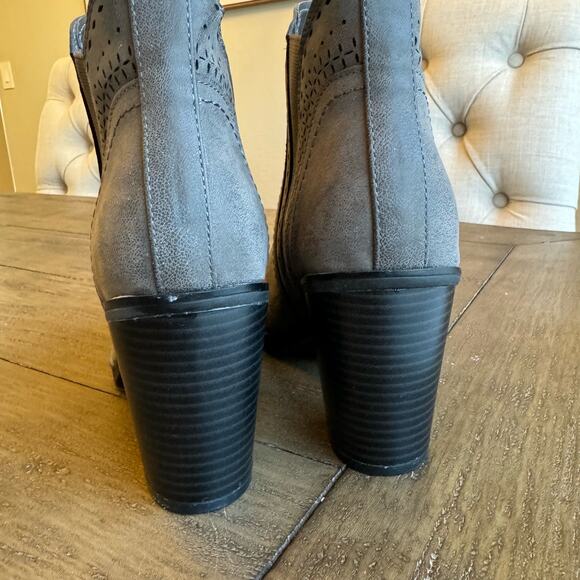Mia Women's Gray Black Pull On Diagonal Chelsea Ankle Boots Size 6 NWOB Soft - Picture 7 of 10